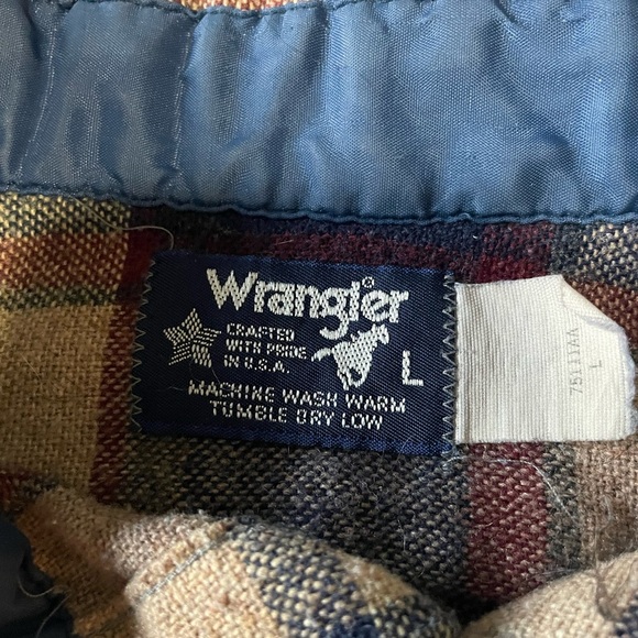 Wrangler Large Men’s Plaid Long Sleeved Button Down Shirt - Picture 3 of 3